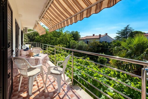 Apartment for 6 persons in Malinska, 70 m from beach