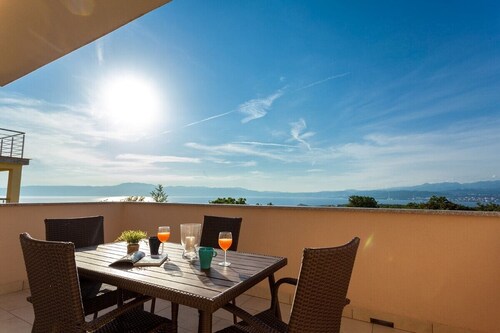 Apartment Dora in Omišalj on island Krk
