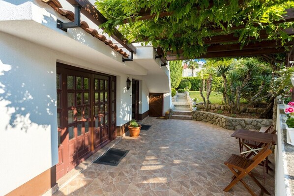 terrace - Bed and breakfast  Dubasa / Double Room with Breakfast 3 (Vantacici)