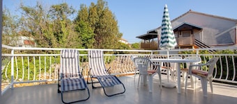 Spacious one-bedroom apartment with air conditioning