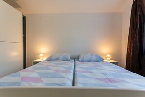 1 bedroom, WiFi, bed sheets