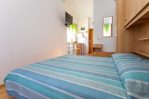 1 bedroom, WiFi, bed sheets - Studio apartment directly on the beach in Malinska (Vantacici)