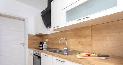 Modern Studio apartment with WiFi, AC and secure paking in Vantačići