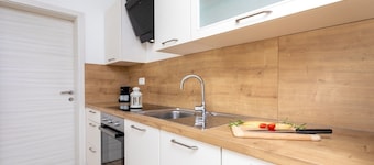 Modern Studio apartment with WiFi, AC and secure paking in Vantačići