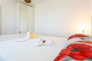 1 bedroom, WiFi, bed sheets - Spacious apartment only 150 m from beach for 2-3 persons (Vantacici)