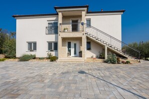 Exterior - Spacious apartment only 150 m from beach for 2-3 persons (Vantacici)