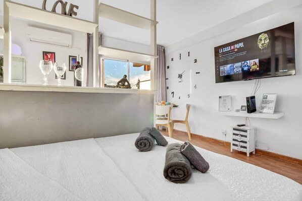 1 habitación, tabla de planchar con plancha, wifi gratis y ropa de cama 