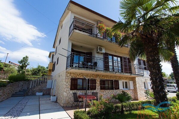 Exterior - Spacius one bedroom apartment with AC, WiFi and parking space (Malinska)