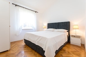 2 bedrooms, WiFi, bed sheets