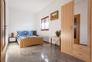 2 bedrooms, WiFi, bed sheets