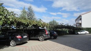Property grounds - 2 person apartment with sea view, WiFI and parking (Porat)