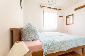 1 bedroom, WiFi, bed sheets - Apartment for 2 persons with seaview balcony (Porat)