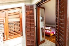 1 bedroom, WiFi, bed sheets - Apartment with terace, sea view, WiFi, AC in Porat (Porat)