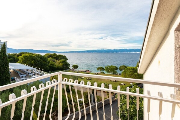 Property grounds - Apartment with terace, sea view, WiFi, AC in Porat (Porat)