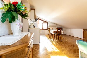 Interior - Apartment with terace, sea view, WiFi, AC in Porat (Porat)