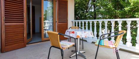 تناول الطعام بالخارج