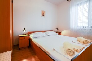 2 bedrooms, WiFi, bed sheets