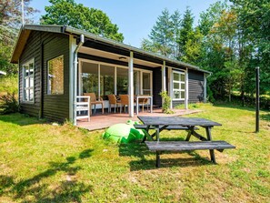 House | Outdoor dining - 6 Person Holiday Home in Knebel (Knebel)