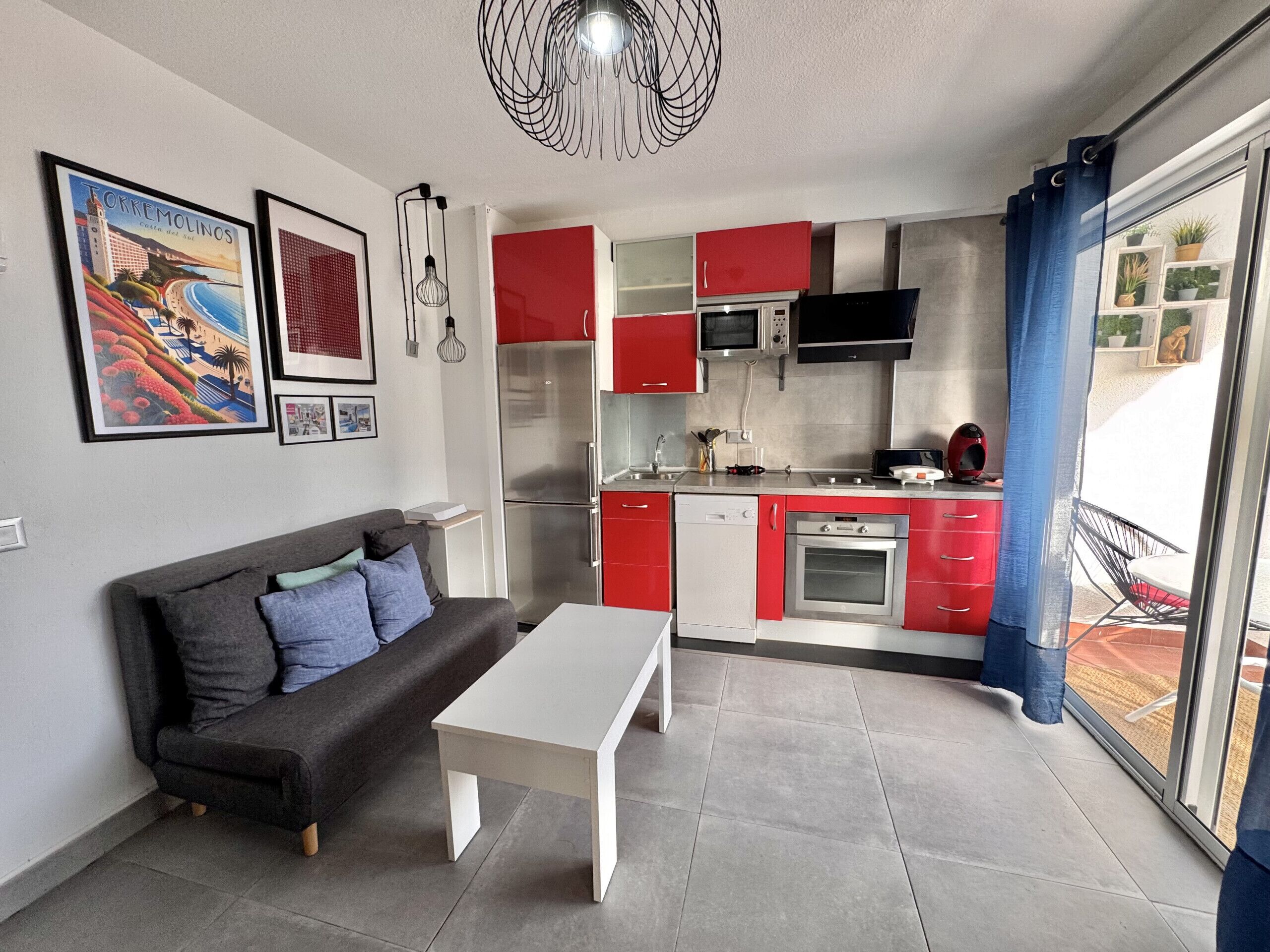 雪櫃、微波爐、焗爐、洗碗機