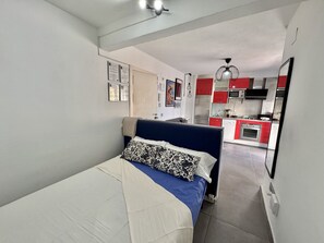Iron/ironing board, travel cot, free WiFi, bed sheets