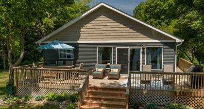 Remodeled Home on Great Fishing & Swimming Bay!