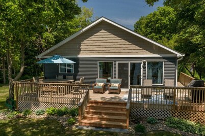 Remodeled Home on Great Fishing & Swimming Bay!