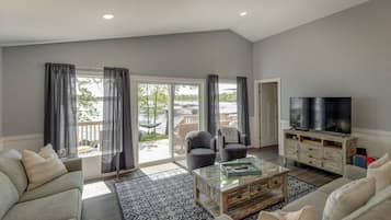 智能電視、電子遊戲、乒乓球設施、書籍