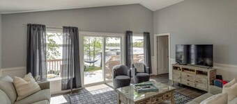 Remodeled Home on Great Fishing & Swimming Bay!