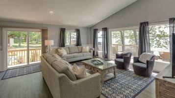 TV connectée, jeux vidéo, table de tennis de table, livres