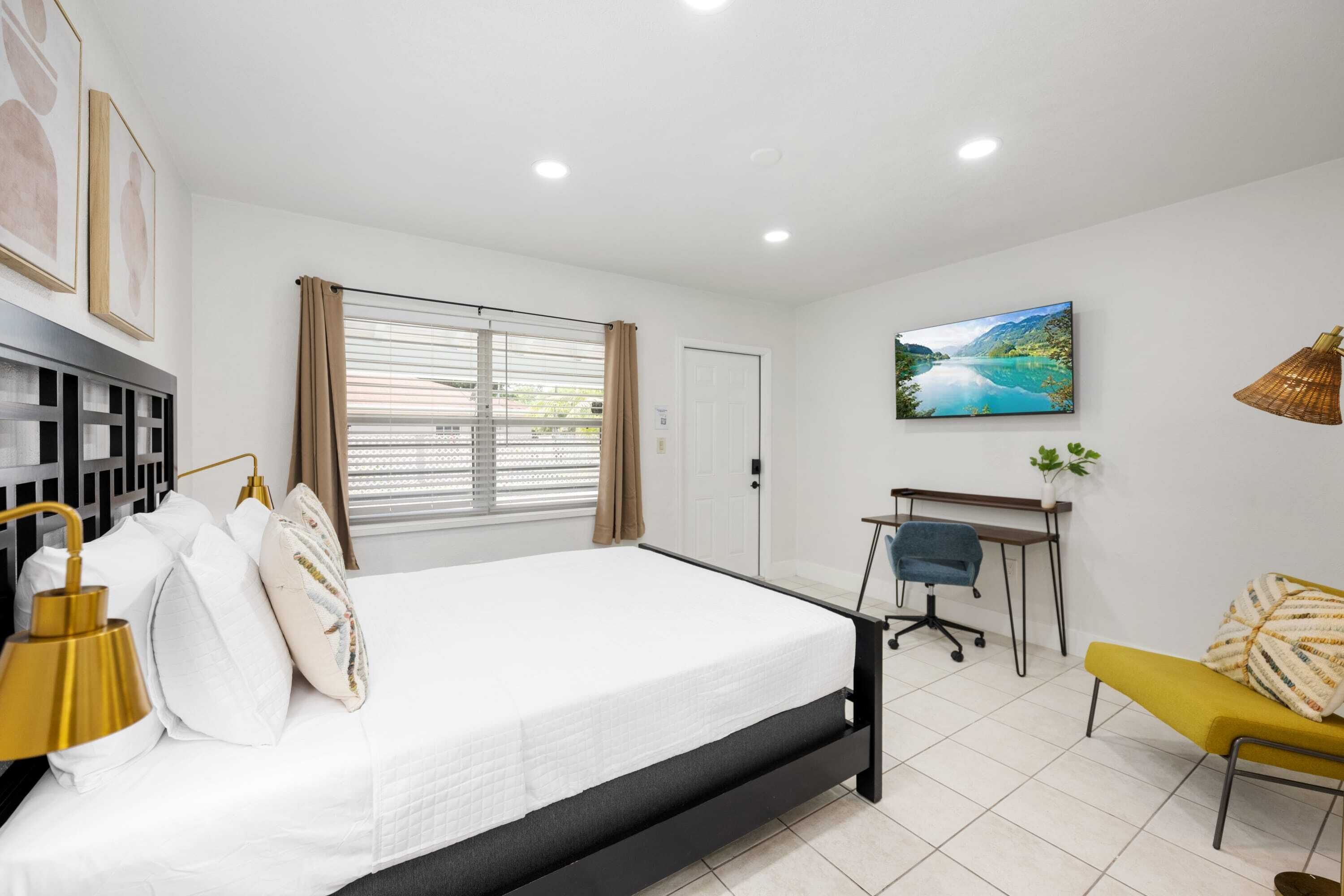 1 bedroom, desk, iron/ironing board, WiFi