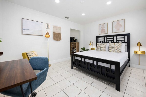 1 soverom, skrivebord, strykejern/-brett og wi-fi