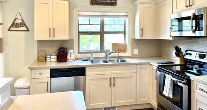 Perfect Mt. View Townhouse | Garage | Deck | BBQ