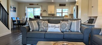 Perfect Mt. View Townhouse | Garage | Deck | BBQ