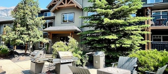 Perfect family 2-bed Condo with hot tub