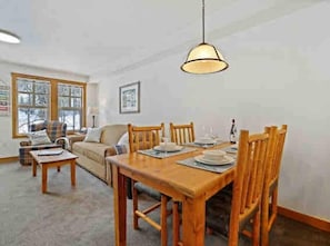 Dining - Perfect Ski or Bike in-out | Hot Tub | Pool (East Kootenay)