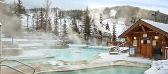 Perfect Ski or Bike in-out | Hot Tub | Pool