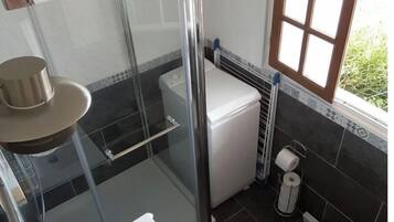 Een douche, toiletpapier