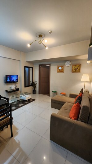 Smart TV - 1BR Suites@Newport NAIA T3 RWW (Pasay)