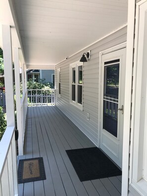 Exterior detail - Cozy Lakehouse 1 (Macon)