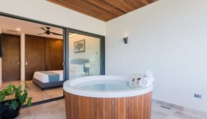 2 bedrooms, in-room safe, desk, iron/ironing board