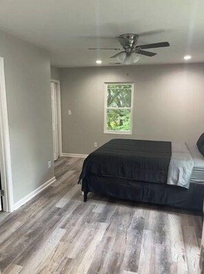 3 bedrooms, WiFi - Quaint, Quiet, Convenient 3 Bed (Louisville)
