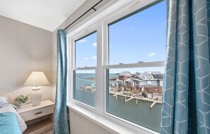 2 bedrooms, iron/ironing board, free WiFi