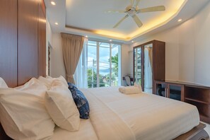 4 bedrooms, desk, iron/ironing board, WiFi