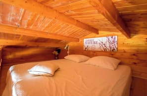 1 chambre, fer et planche à repasser, draps fournis