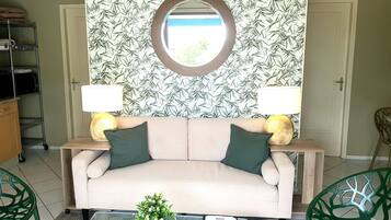 Signature Apartment | Egyptian cotton sheets, premium bedding, pillowtop beds, desk