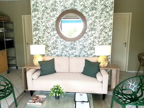 シグネチャー アパートメント | エジプト綿のシーツ、高級寝具、ピロートップベッド、デスク