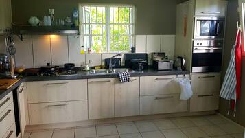 Comfort Villa | Private kitchen | Fridge, microwave, stovetop, coffee/tea maker