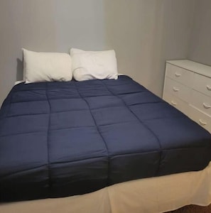 3 bedrooms, iron/ironing board, bed sheets