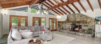 LakeFront Cabin in a Private 200 Acre Farm..
