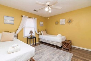 4 bedrooms, iron/ironing board, WiFi, bed sheets - 1 Mile to Flat Rock Park! Sweet Southern Ranch (Columbus)